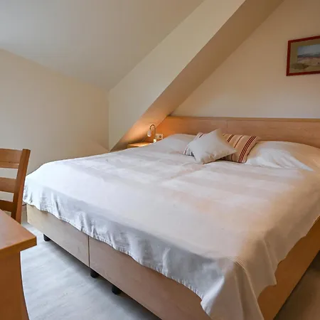 Zur Schoenen Aussicht - Fw 19 *